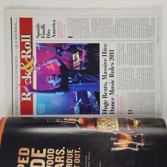 LARRY DAVID ROLLING STONE ISSUE 1136, AUG 4, 2011 The Neurotic Genius of LARRY D - Picture 7 of 17